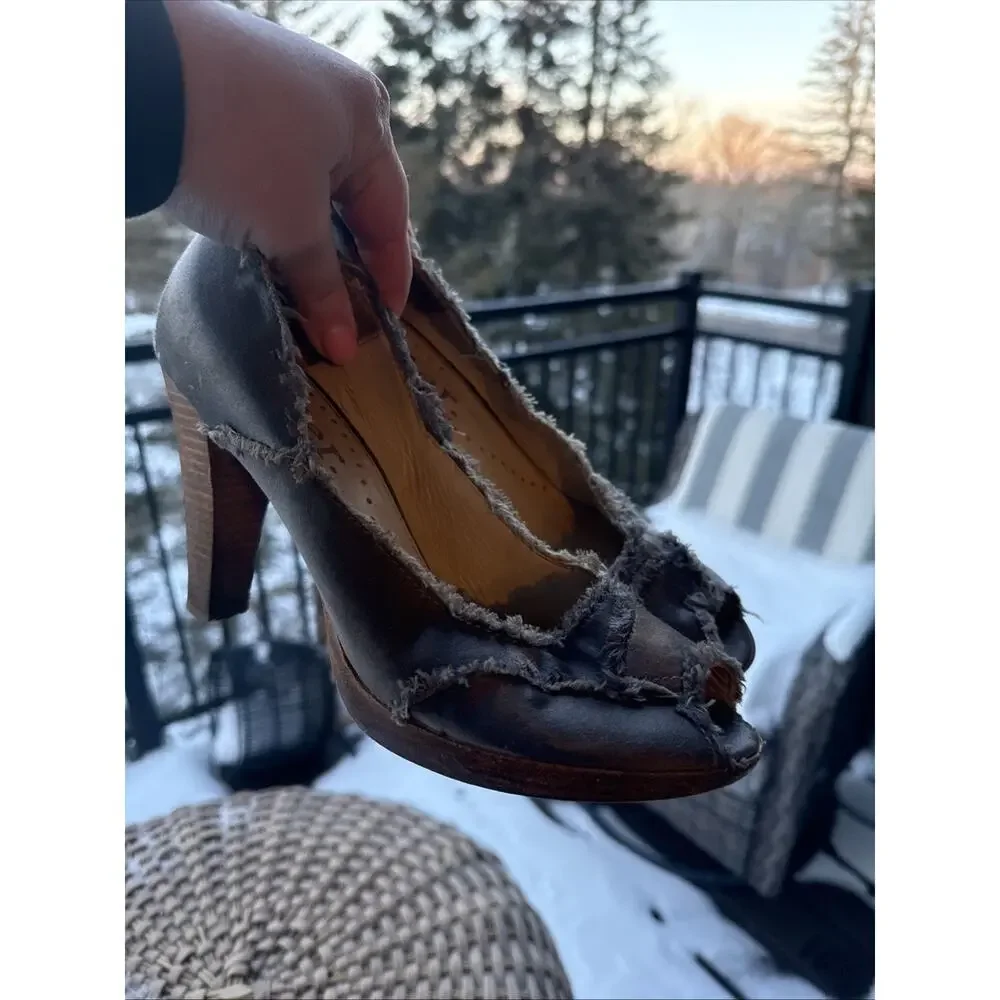 RICHARD TYLER Gunmetal Pewter anisette 7.5 m Peep Toe Heels Distressed